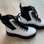 Marc Fisher  LTD Lace up Lug sole combat boots white & black size 6 brand new Photo 3