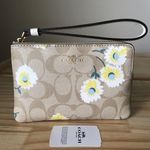 Coach Wristlet Photo 0