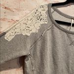 Free People  Crop sweatshirt M grey crochet raw hem Photo 7