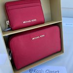 Michael Kors Giftable boxed item wallet & Travel Pouch - Bright Red Photo 0