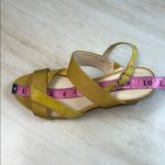 Isaac Mizrahi  Mustard Wedge Sandals  size9.                               ordrA2 Photo 5