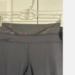 Lululemon Women's Gray Capri Leggings M Mesh Detail Yoga Running Photo 5