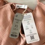 Neiwai Laid Back Ribbed V Photo 2