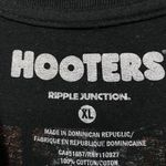 Hooters Makes You Happy Restaurant T-shirt Size Extra Large Photo 3