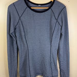 Lululemon  Size 8‎ Turn Around Long Sleeve Blue Gray Striped Thumb Holes Medium Photo 0