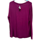 Tahari  size medium purple‎ long sleeve t-shirt key hole back blouse top Photo 1