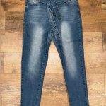 Boohoo Blu High-Waist Belted Skinny Jeans Photo 2