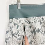 Athleta  Trekkie North Short Etheral Bloom Magnolia White Size 12 Photo 5