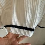 White Chunky V Photo 6