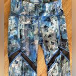 Lululemon On Pace Crop in Sun Dazed Multi Blue, size 6 Photo 2
