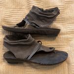 Aerosoles Aweosoles size 6.5 greenāsuedeĀ zip backāankle thong sandalsā
EUC Photo 5