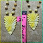 VINTAGE HANDCARVED YELLOW JADE STONE NECKLACE Photo 5