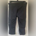 Lululemon  Women's Crop Black Capri Legging Size 6 Ruched Ruffled Mesh Photo 4