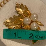 None Gold Leaves Textured Gold Tone Faux Pearl Ladies Pin Brooch Costume Jewelry Photo 9