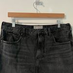 Everlane  Raw Hem The Denim Skirt in Washed Black Photo 11
