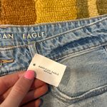 American Eagle NWT Tomgirl Short Light Wash Denim Jean Shorts Frayed Size 8 Photo 1