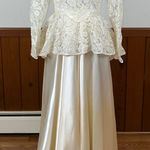 Elegant Vintage 1940s/50s Liquid Satin and Lace Wedding Gown! Size 6 Photo 0