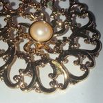 Vintage Gold Tone & Faux Pearl Filigree Cutout Retro Brooch Shoulder Pin Photo 3