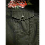 LuLaRoe WO
SIZE MEDIUM BLACK DENIM JACKET
EMBROIDERED ROSE DESIGN POCKETS Photo 4