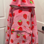 SUPERSIZED STRAWBERRY HOODIE WITH POUCH AND POCKETS Size undefined Photo 0
