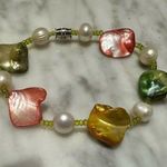 EUC Vintage Multicolor Mother of Pearl Shell and Real Pearl Bracelet Pink Photo 0