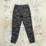Athleta Farallon Camo Jogger size 6 high waist Photo 2