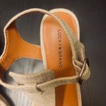 Lucky Brand T- Strap Wedge Sandals - Women 7.5 - Tan with Gold Metallic Threads Photo 5