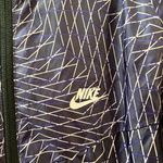 Nike Women’s Rain Jacket Photo 2