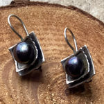 Silpada  Iridescent Pearl fishhook earrings Photo 0