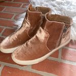 Kenneth Cole  Carole blush velvet sneakers Photo 3