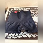 Skinny Girl high Photo 1