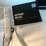 EXPRESS NWT White Boyfriend Jeans Size 6 Photo 3