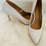 BCBGeneration EUC  Hallix Chain Detail Pump White 8.5 Photo 0