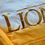 Disney NWOT Unisex Disneyland The Lion King Gold Yellow Spirit Jersey Size Small Rare Photo 2