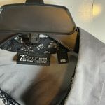 Elegant Women's Gray Button Photo 2