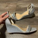 Badgley Mischka JEWEL  Peggy Wedge Silver Glitter 10 NWOB Photo 1