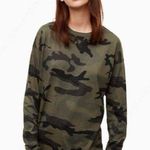 Aritzia / TNA Chiemsee Camo T-Shirt in Grapeleaf & Peat NWOT Photo 3