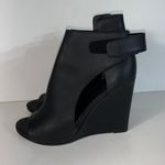 Vince Kara black Leather Cutout open toe wedge sandals size 6M Photo 5