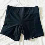Fabletics β
Olesia Short - Groove Black β
Photo 12