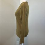 Bit & Bridle  Fitted Ribbed Henley Long Sleeve TShirt Green Size Medium Photo 3