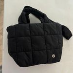 Lululemon Puffer Bag Photo 0