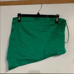 superdown  ASSYMETRICAL SATIN STRAPLESS BLOUSE EMERALD GREEN SMALL Photo 0