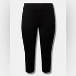 Torrid  Classic Black Capri Pocket Legging - size 1 Photo 8