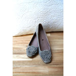 Donald Pliner Donald J Pliner Suede Flower Kitten Heel Square Toe Pumps Soft Gray Size 8 Photo 2