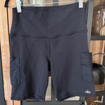 Alo Yoga  Biker Shorts High rise Waist Cargo pockets Black 7” Inseam workout Photo 0