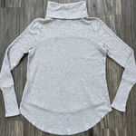 Susina Waffle Knit Long Sleeve Turtle Neck Top Light Gray Raw Hem Size Small Photo 3
