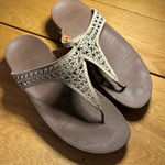 FitFlop  Women's Carmel Toe-Post Suede Dress Sandal 9 Photo 0