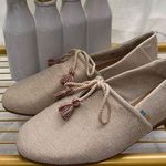 Toms Size 8.5 Color Soft beige. Pre loved. Photo 0
