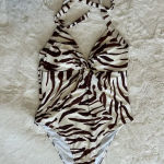 Cupshe Women’s NWT Brown and Cream Animal Print One Piece Halter Swimsuit size M Photo 0