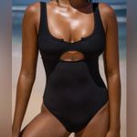 Berlook Black Cutout One Photo 0